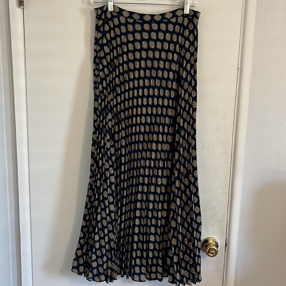 Banana Republic pleated maxi skirt - Picture 4 of 4